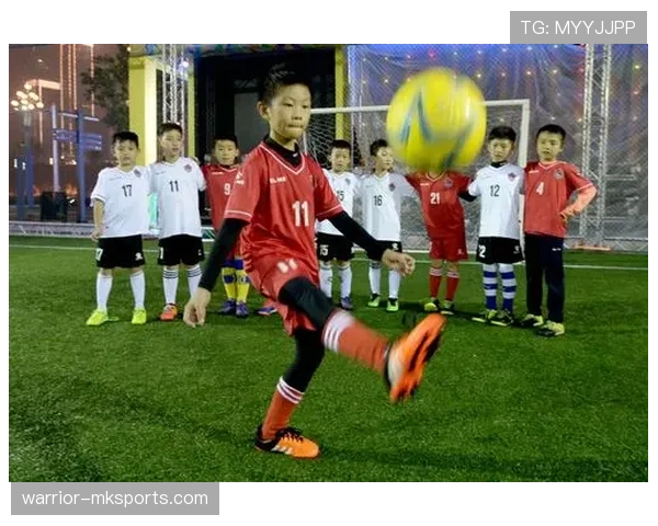 奥斯梅恩技术动作解析:足球艺术与战术智慧的持续进化 奥斯梅恩技术动作解析:足球艺术与战术智慧的持续进化